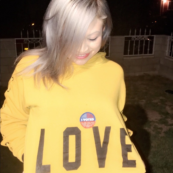 Meet your Posher, Jay's Boutique 💋 - Picture 4 of 10